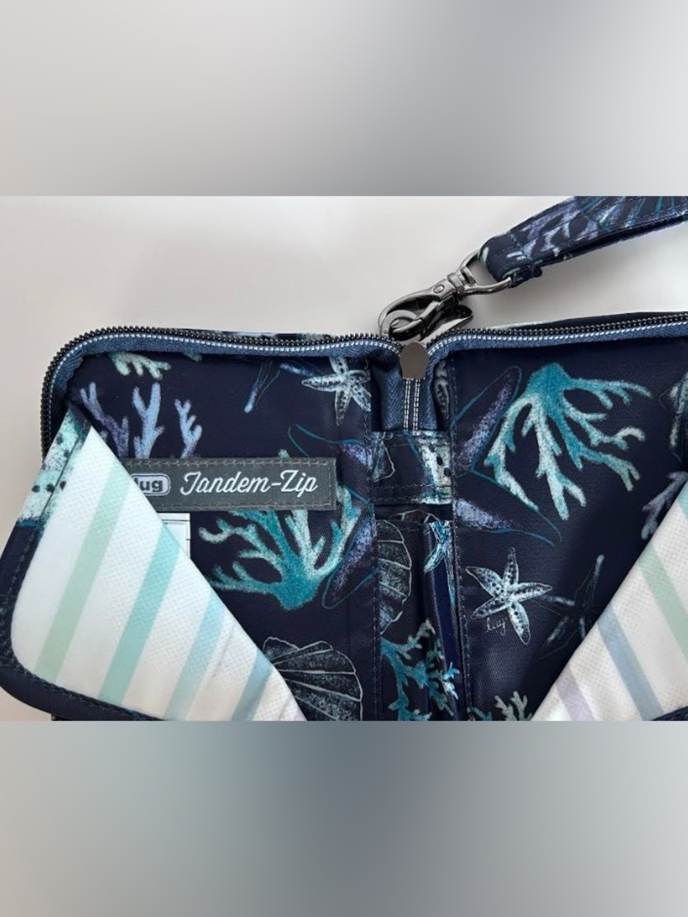 Lug Tandem Zip SE RFID Wallet Stars and Shells Navy HTF - Picture 3 of 4
